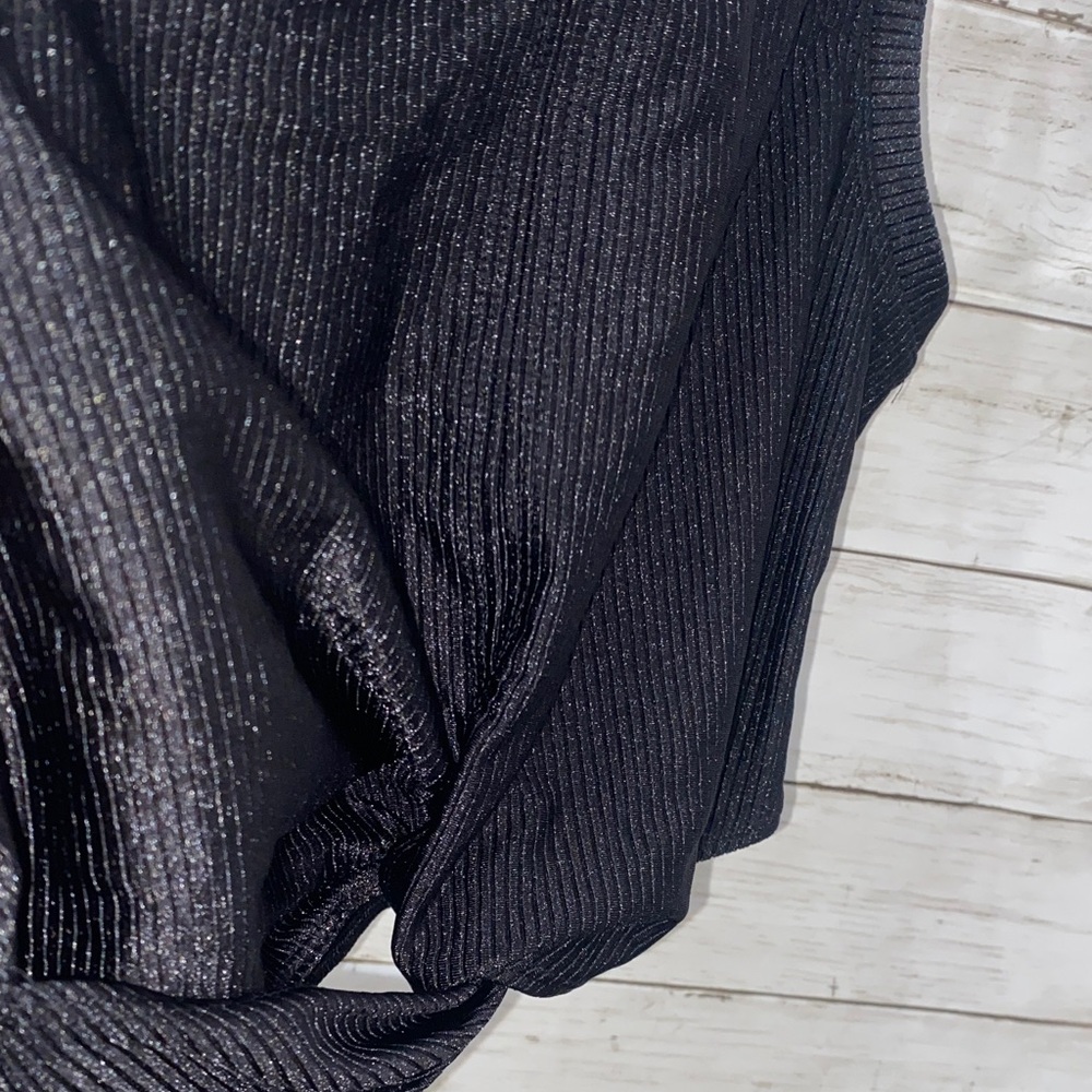 Offline by Aerie‎ Black Shine Textured Twist Front Crop Tank - Picture 3 of 6